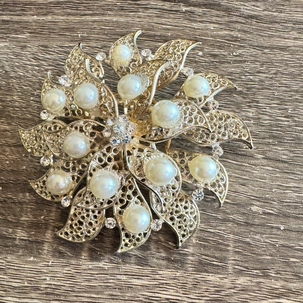 Elegant silver faux Pearls Brooch